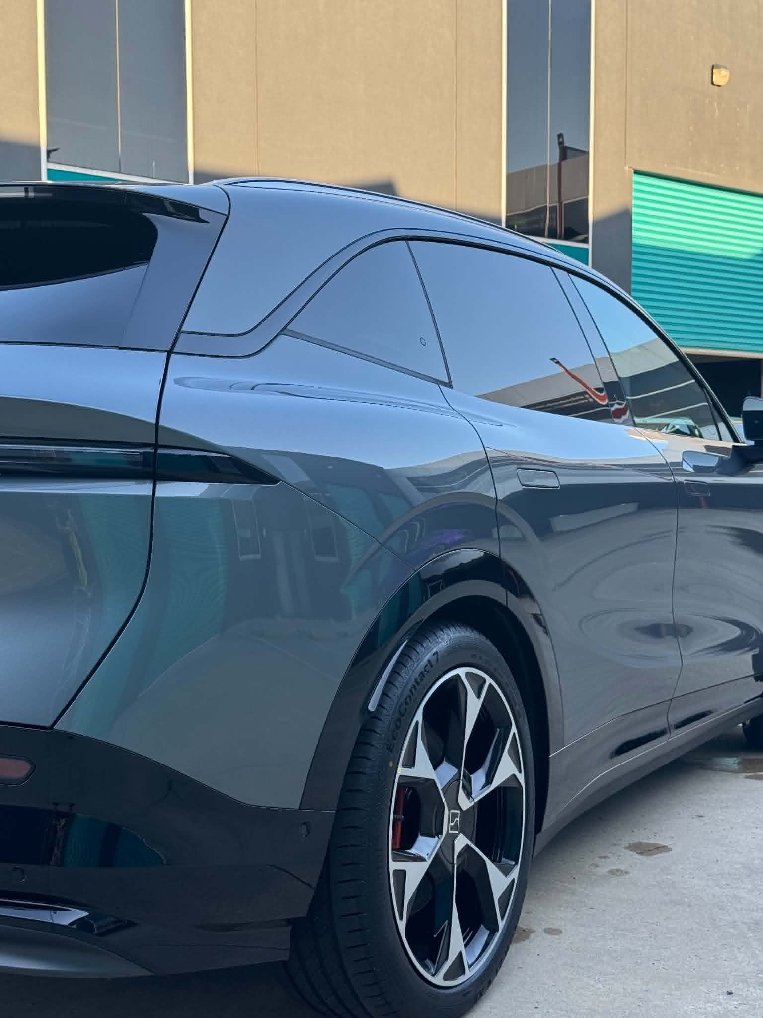 Gloss black wrap — side profile detail